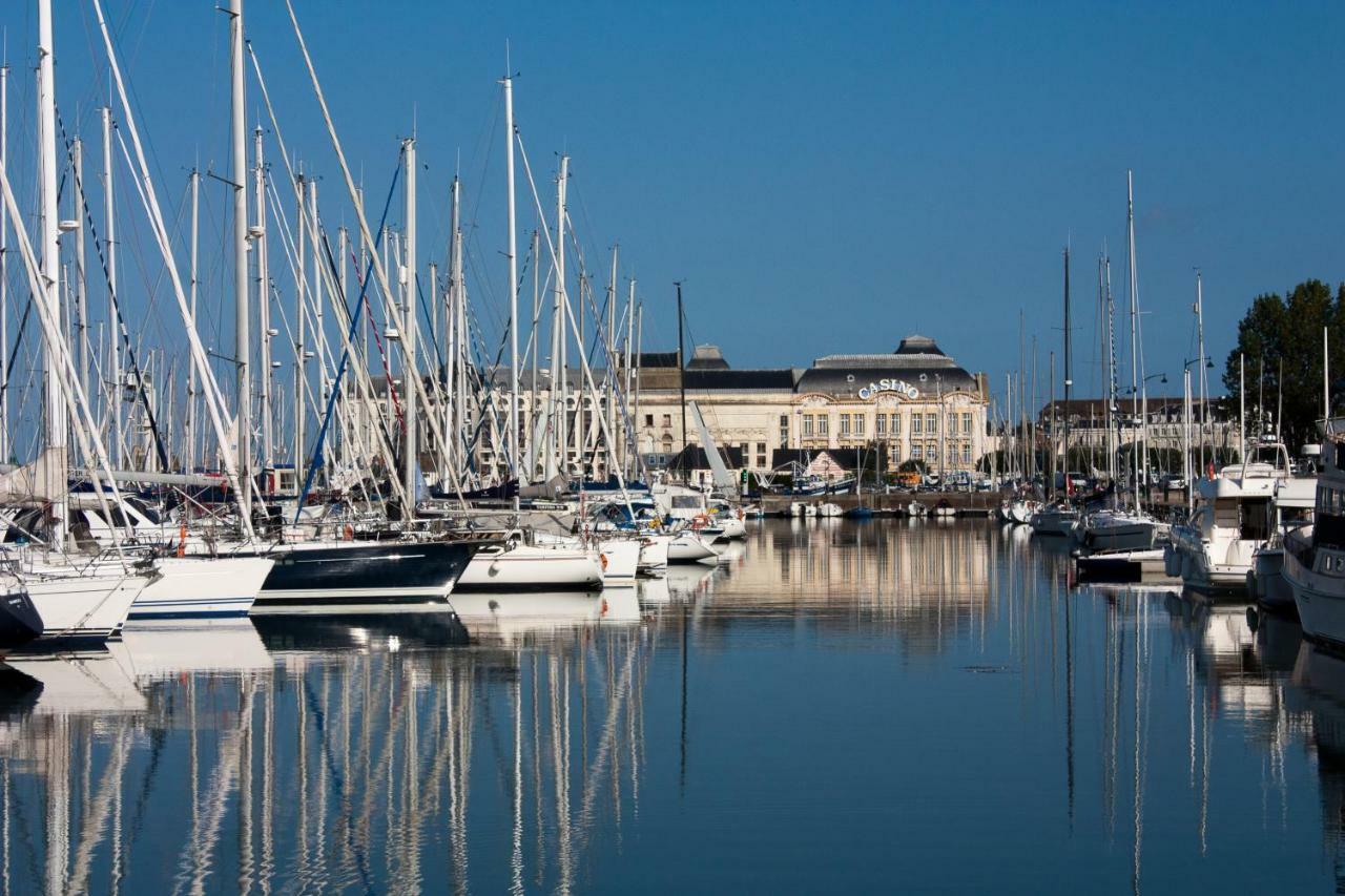 Les Quais De Trouville Exteriör bild
